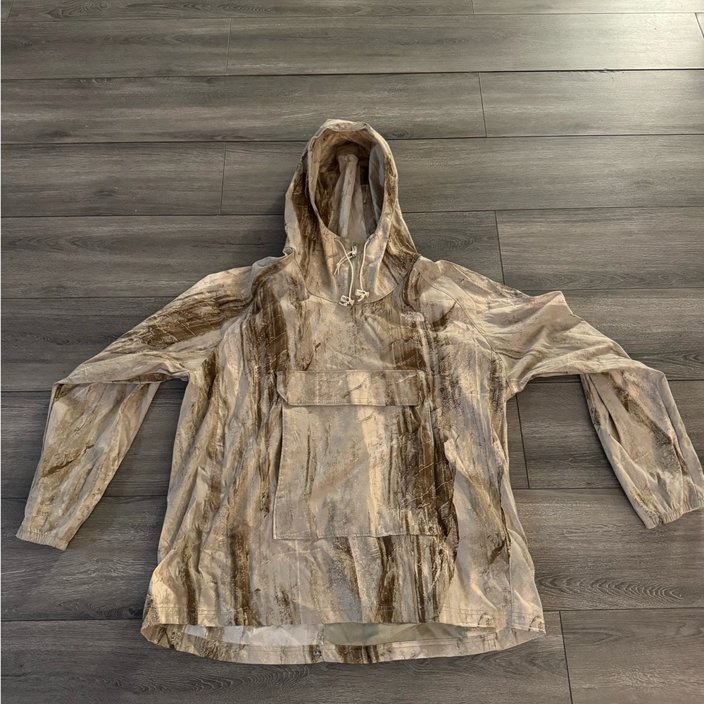 North face hunting/camo style jacket. XXL. All zippers work. No strains or rips
